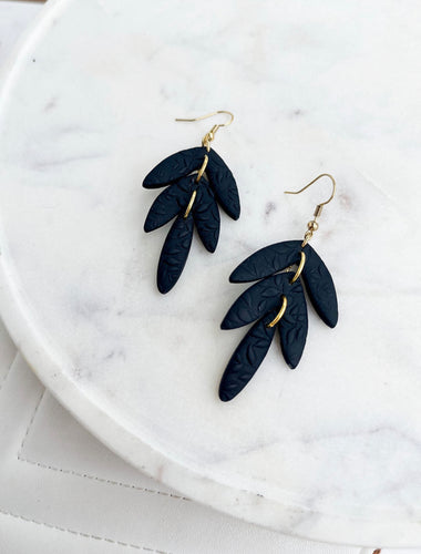 Black Leafy Tiered Clay Statements
